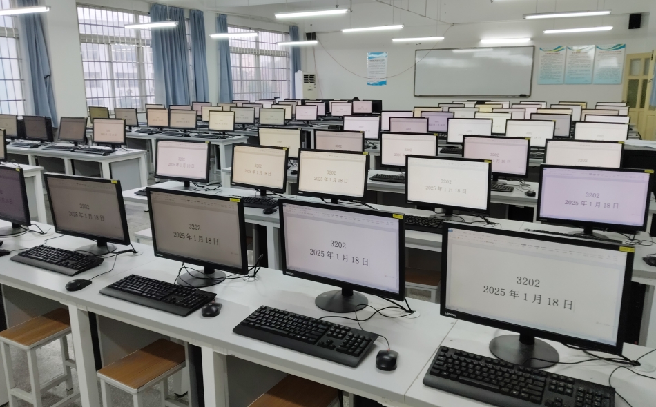 二号教学楼机房顺利搬迁至三号教学楼