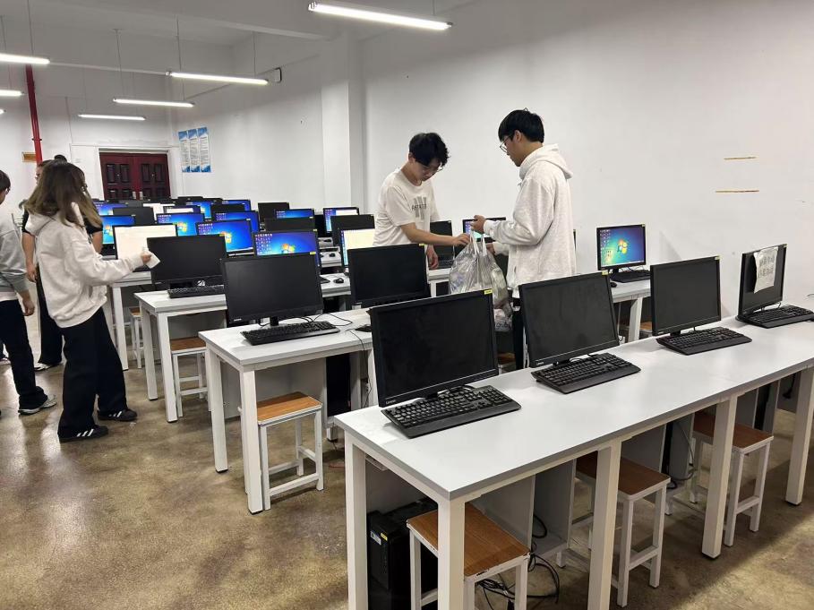 “净化校园，从我做起”——第四十一期入党积极分子培训班党课实践活动