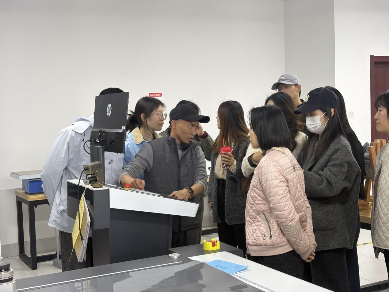 强化设备认知 筑牢安全防线——汉口学院开展教师木工设备专项培训