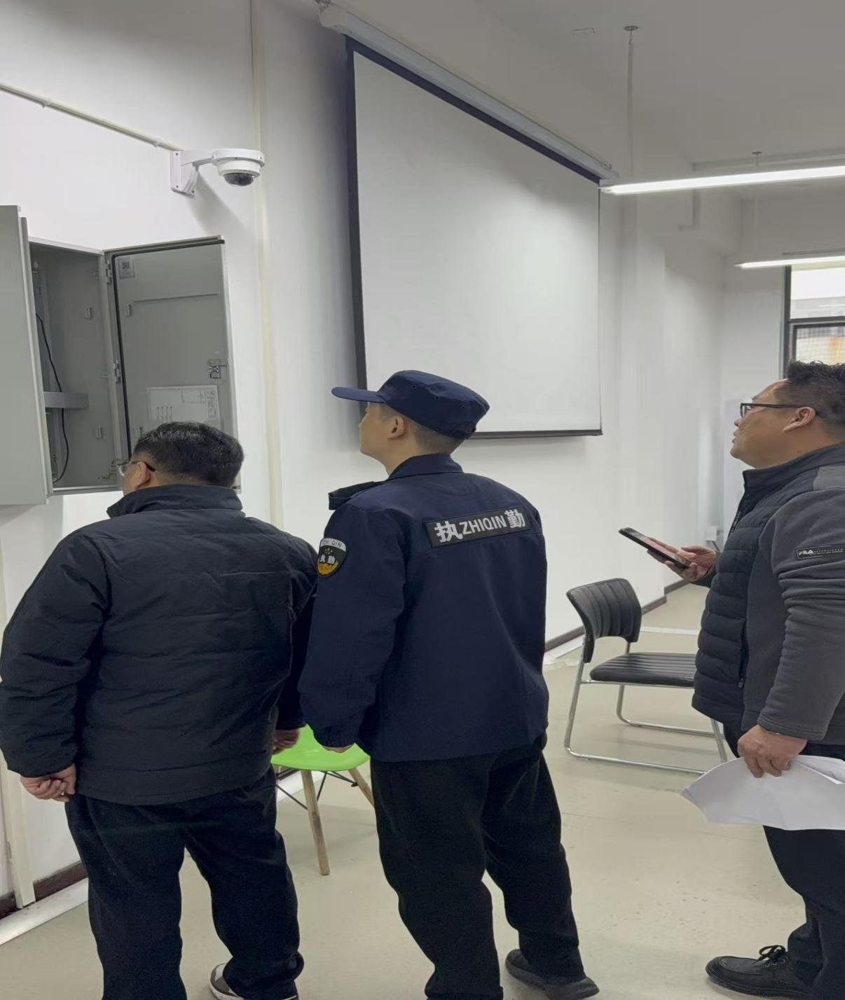 消隐患、护平安——实验教学管理中心与 保卫处联合开展消防设施专项检查