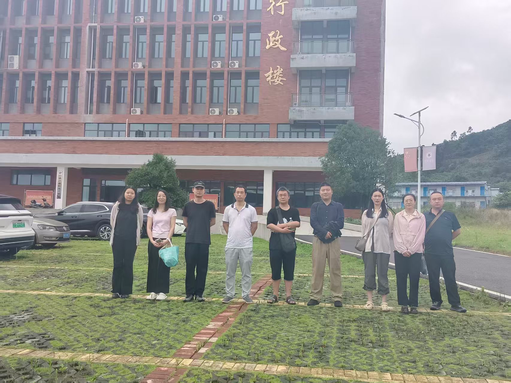 汉口学院组织骨干教师赴京山校区开展教学设施检修 保障新学年教学顺利开展